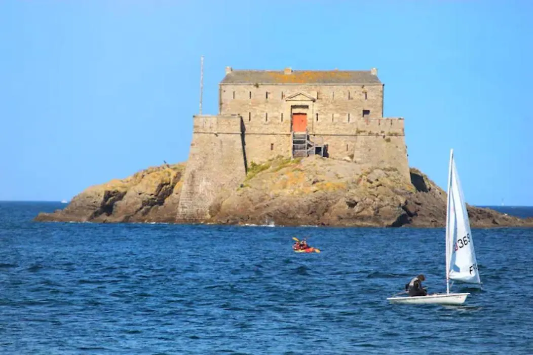 Curtiss 0*, Saint-Malo